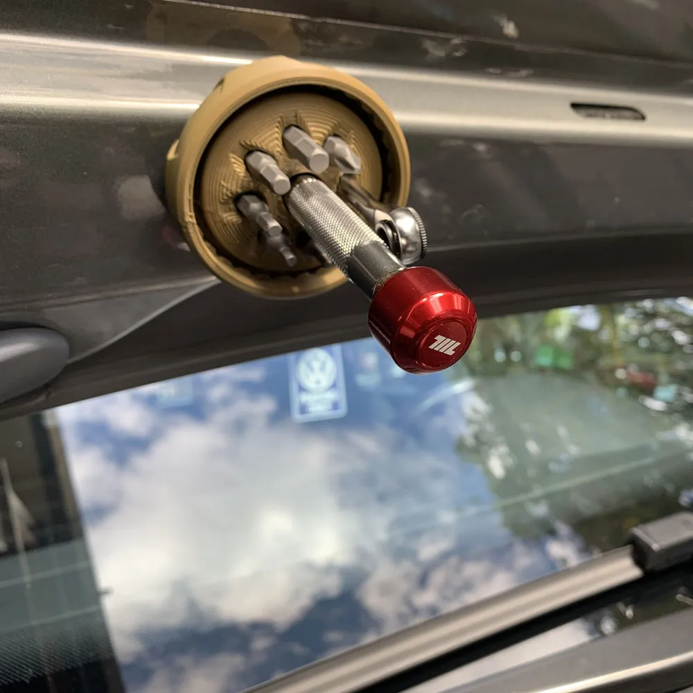 thumbnail image 2 of 711L Lollipop Bit Driver - Pocket EDC Screwdriver With Retractable 2 of 9