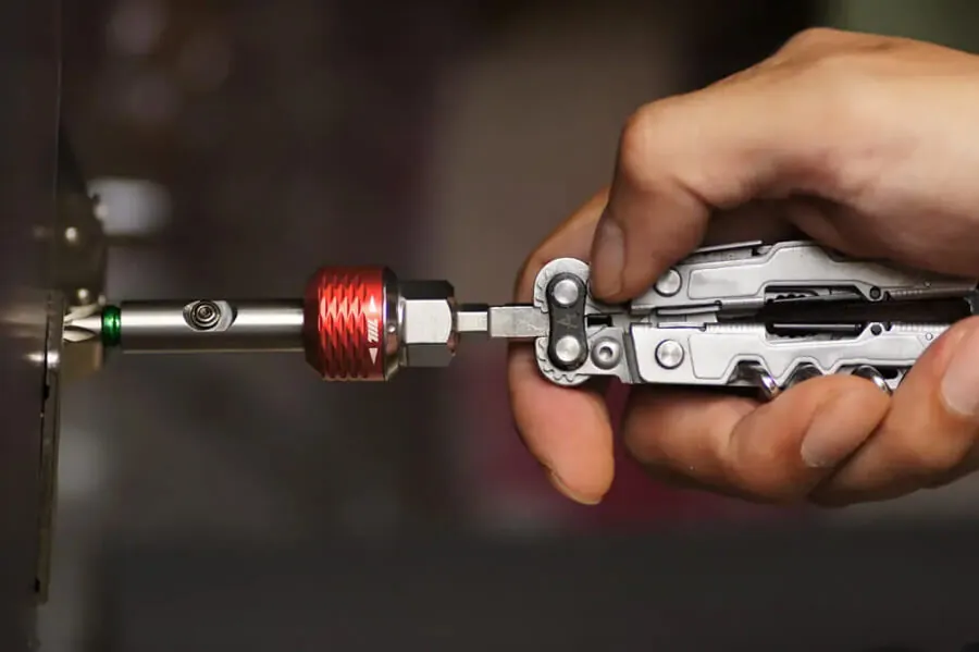 The-2025-Review-of-Flat-Bit-Leatherman-Tools-03-min