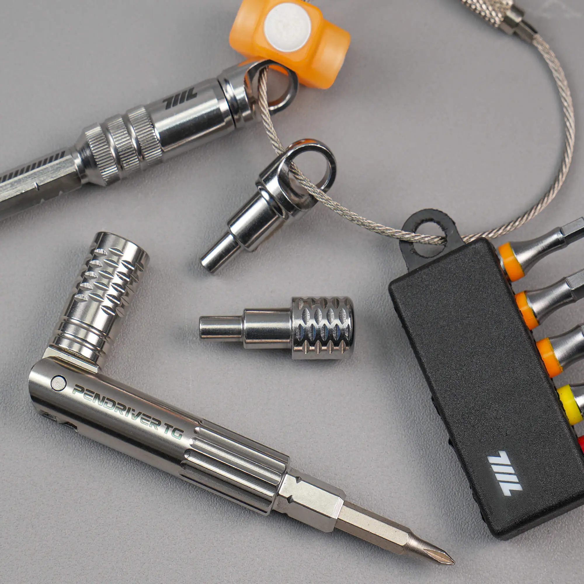 04-keyring-loop-duo-edc-tool-setup