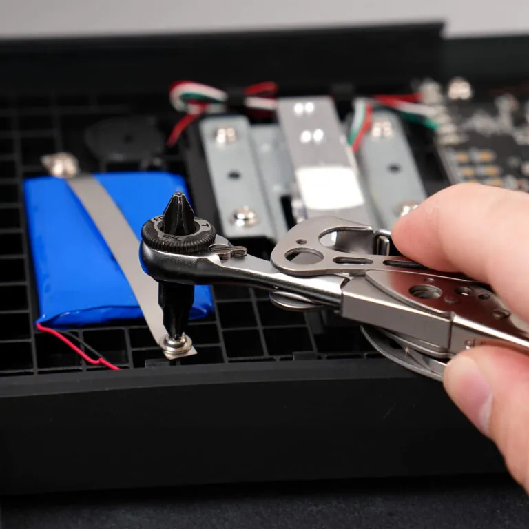 711L EDC ratchet wrench for Leatherman MK2 used for electronics repair with flat bits